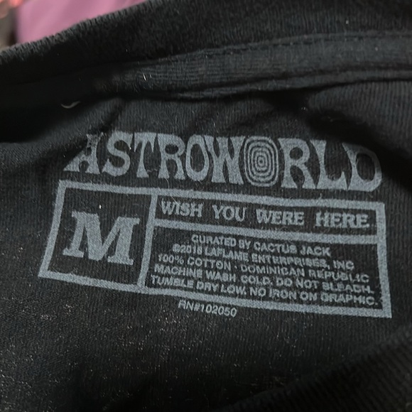 Travis Scott Astro World Wish You Were Here Tour Graphic T-Shirt - Picture 3 of 3